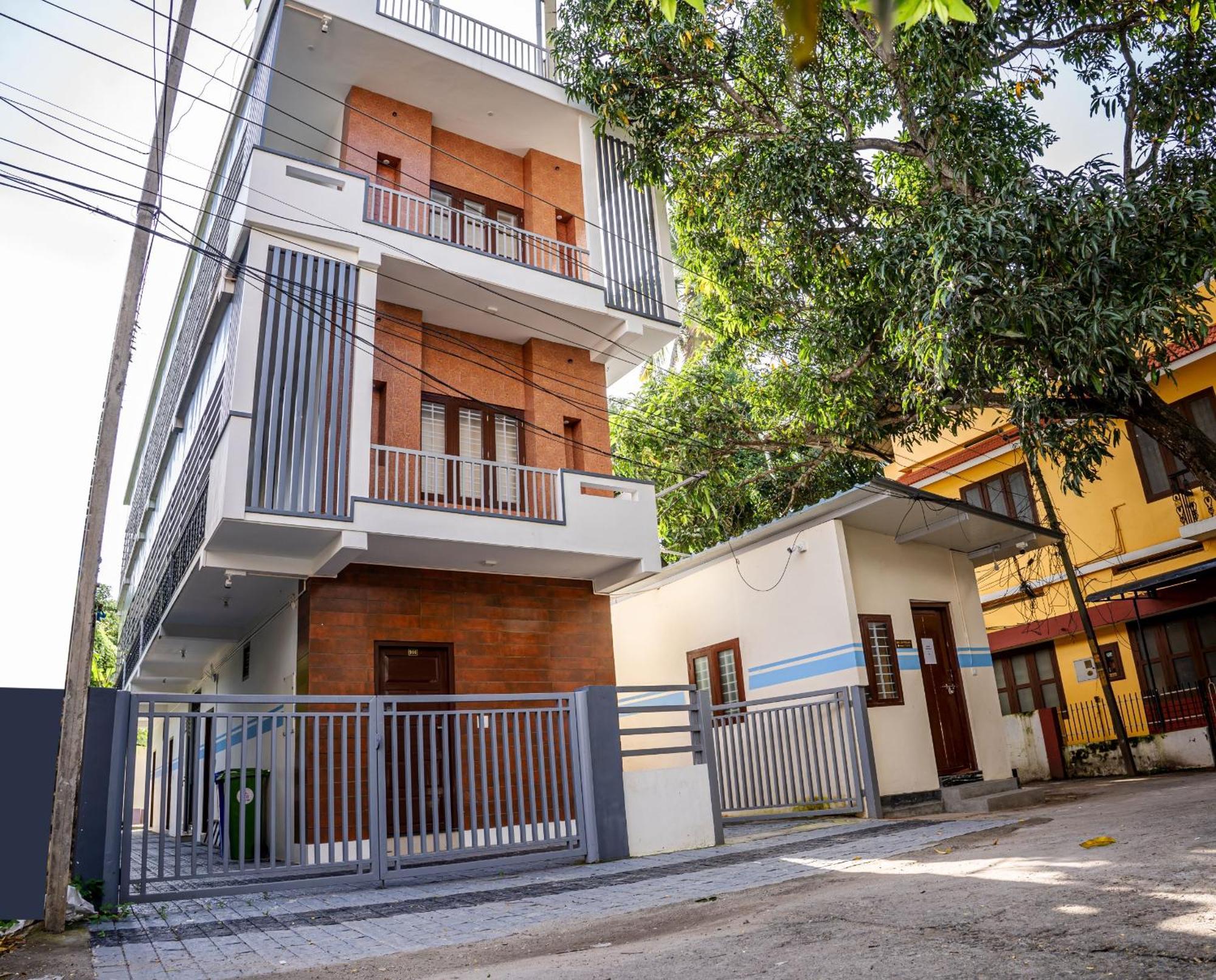 Akr Residency Ξενοδοχείο Kazhakuttam Εξωτερικό φωτογραφία